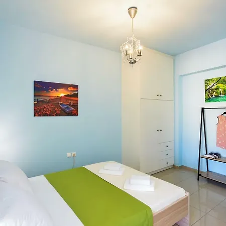 Seaside Old Venetian Harbour 1st Floor Apartment *